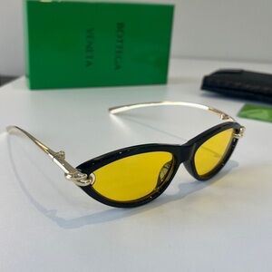 🕶️💖Bottega Veneta Cat Eye Sunglasses Black Gold Yellow Lenses